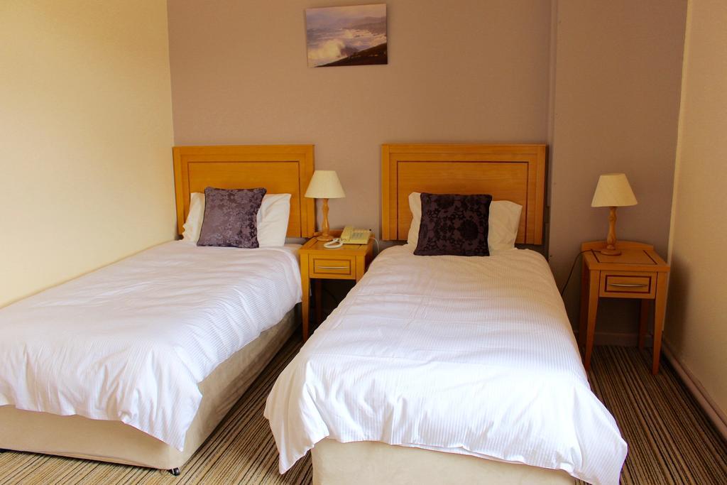 Achill Sound Hotel - Ostan Ghob A'Choire Exterior photo